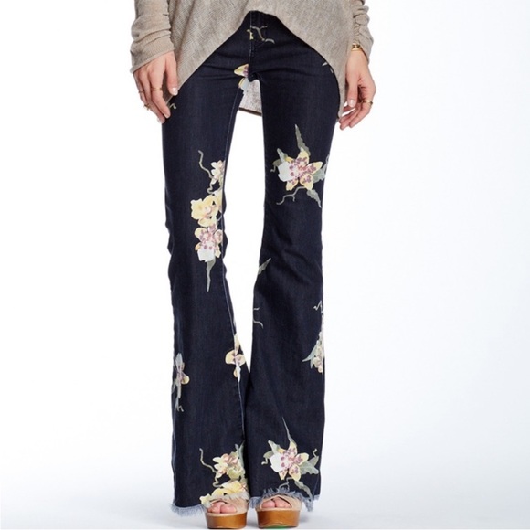 Free People Floral Bali Flare Leg Jeans Low Rise Stretchy In Miami Night Size 28 - Picture 2 of 10